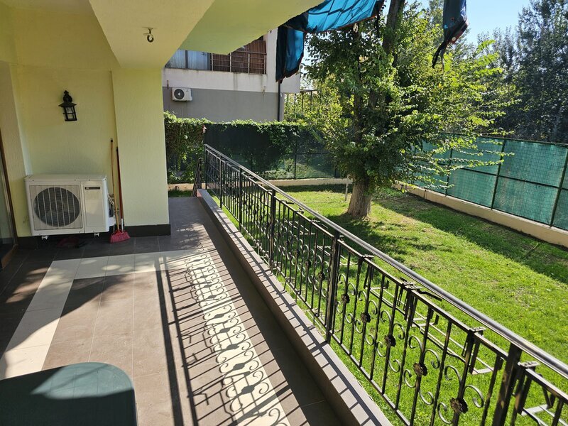 Pipera, Peninsula Petricani cinci camere 230 mp mobilat utilat curte 350 mp